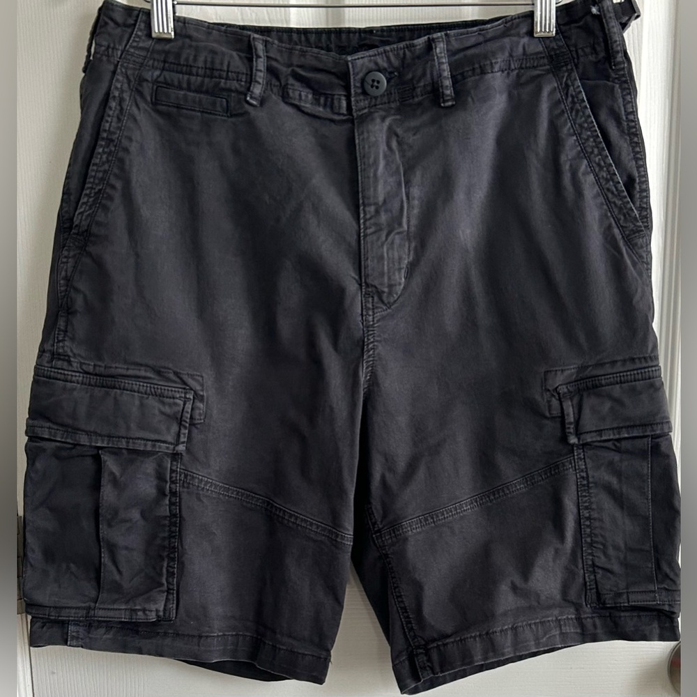 AE Flex Lived-In Cargo Short Size Men’s 33 Waist - 10” Length/Blackish Gray